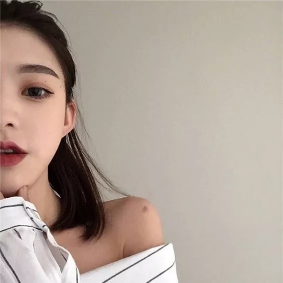 女生自拍教學(xué)你get多少？！今天就教你16招自拍Pose